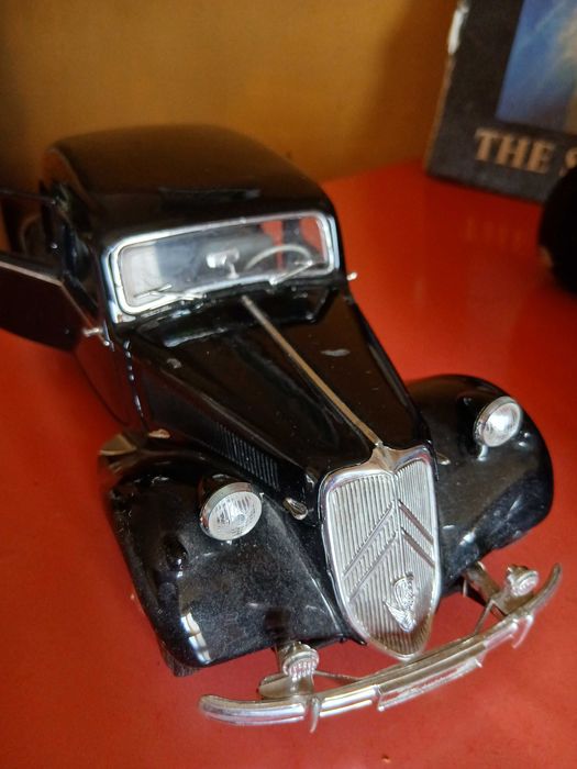 Vând Macheta Auto Citroën 15CV (1952) – Scara 1:18, Maisto