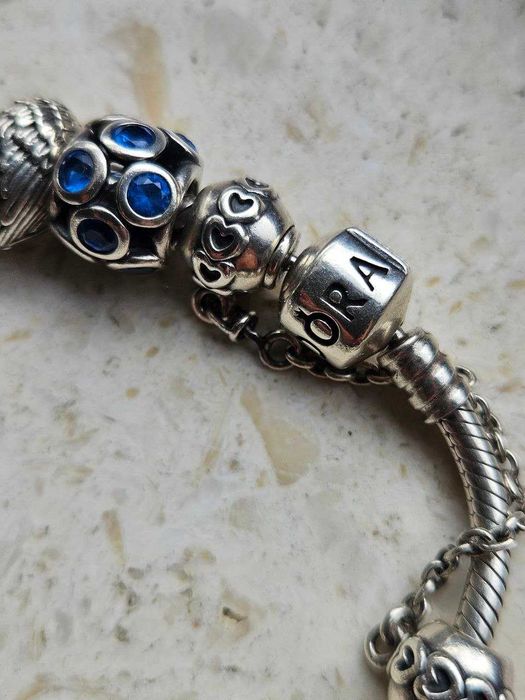 Гривна Pandora с 13 талисмана