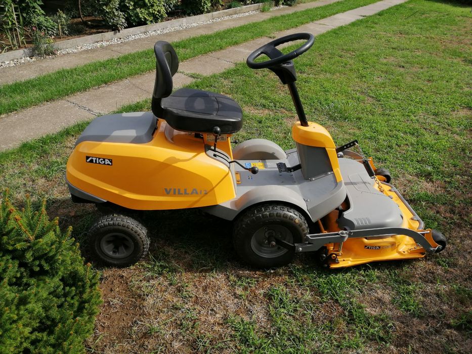 Mașină de tuns iarbă