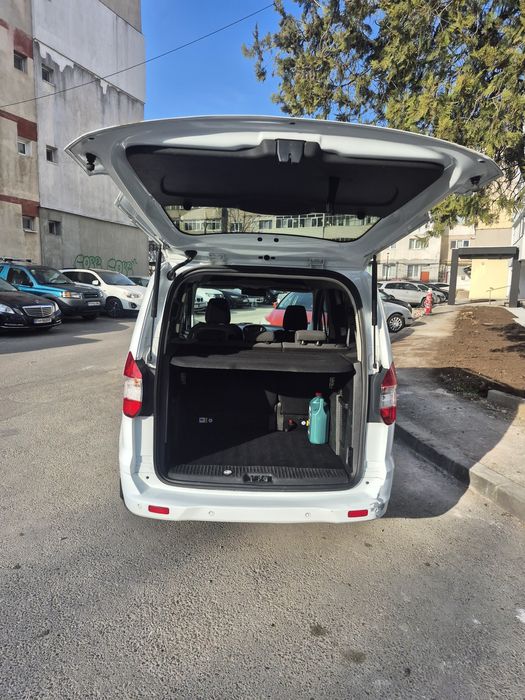 Vând  Ford  Turneo Curier, an 2017