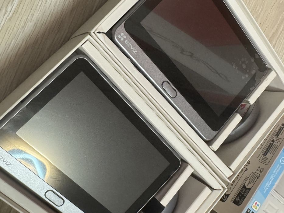 ЛОТ 4 броя EZVIZ видео шпионки CP4 и DP2C