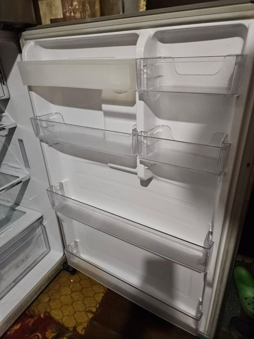 Продаю большой холодильник