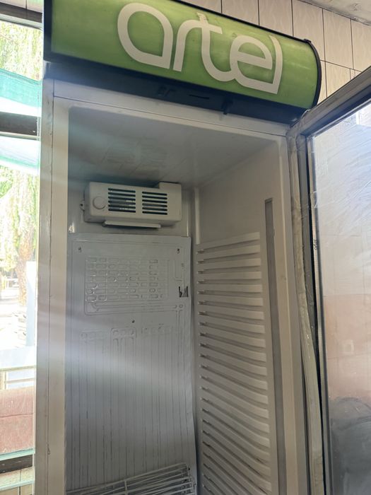 Artel vitrina holodelnik srochna sotiladi