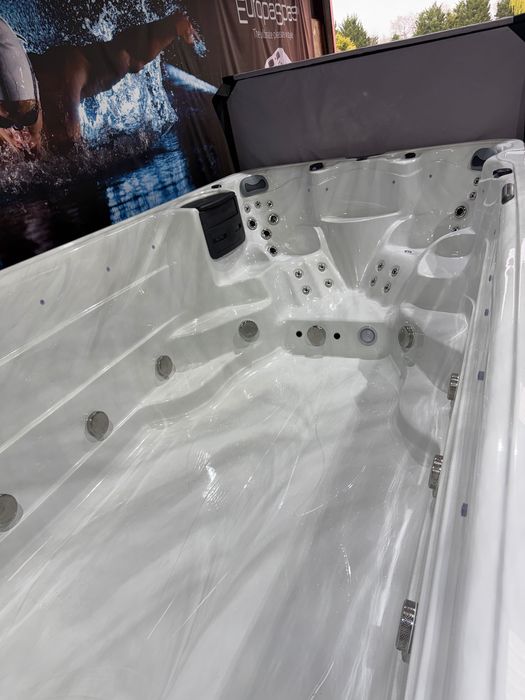 Джакузи плувен тренажор мини басейн