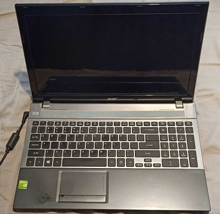 Продавам лаптоп Acer Aspire V3-571G