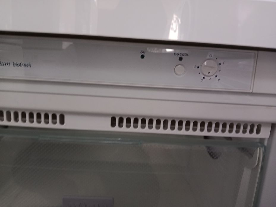 Малък хладилник фреш зона Liebherr с две години гаранция!