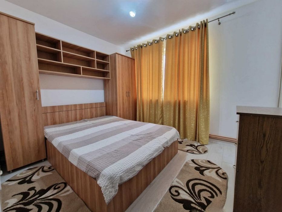 Vând apartament 3 camere – Mioriței, decomandat