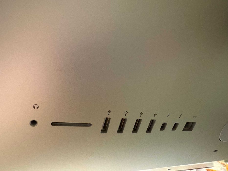 Настолен компютър “Imac” 21,5 инча