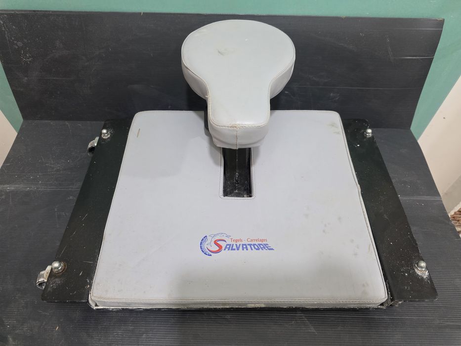 Професионален стол за плочкаджии