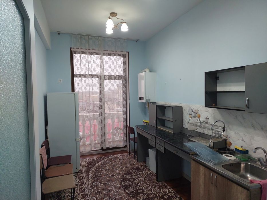 2 xonali kvartira sotiladi