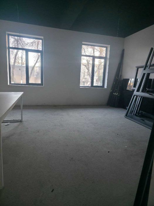 Продаётся готовое здание под мед. клинику, учебный центр массив Феруза