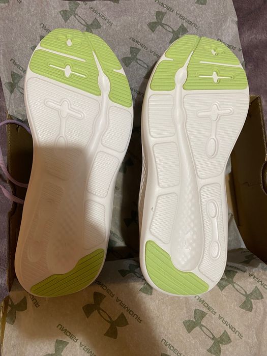 Маратонки Under Armour дамски  39р чисто нови