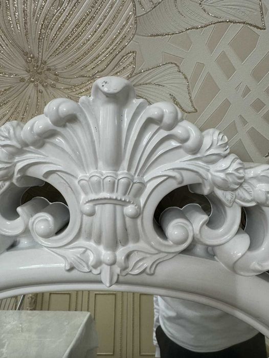 Большое настенное зеркало