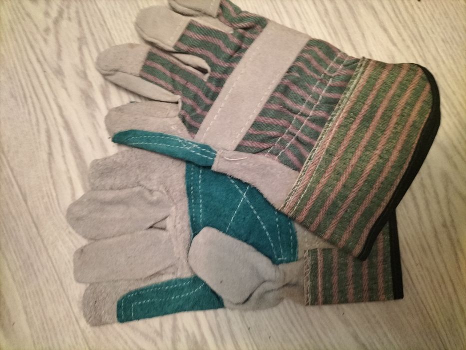 Продам перчатки рабочие,резиновые, варежки/галицы,