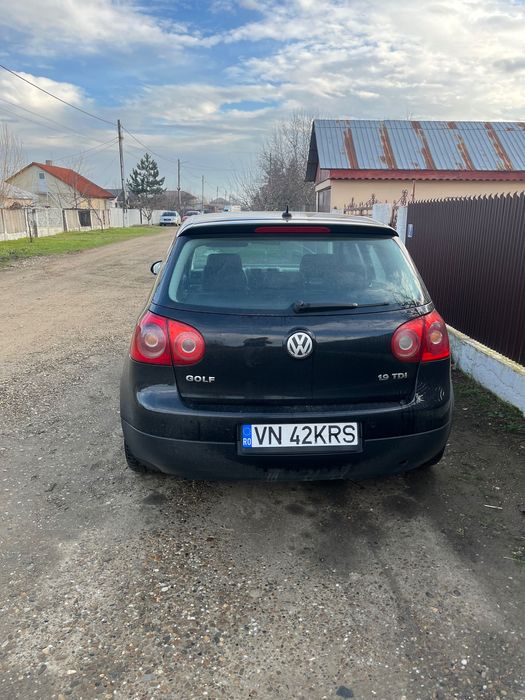 Vând Golf 5 1.9 tdi