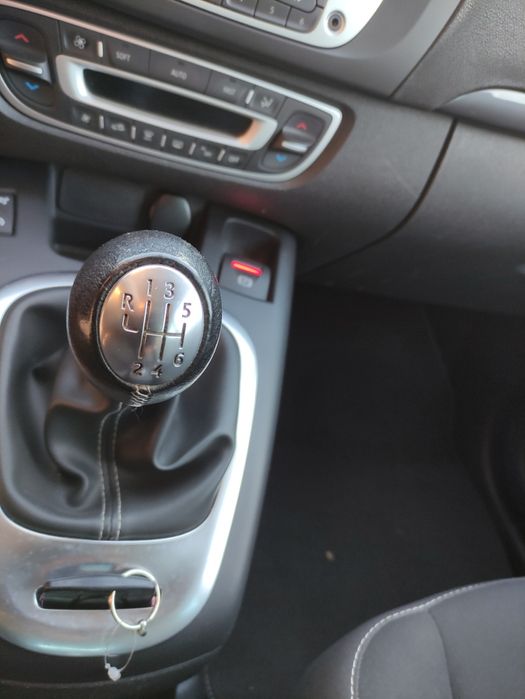 Renault Scenic 2014 180.000 reali