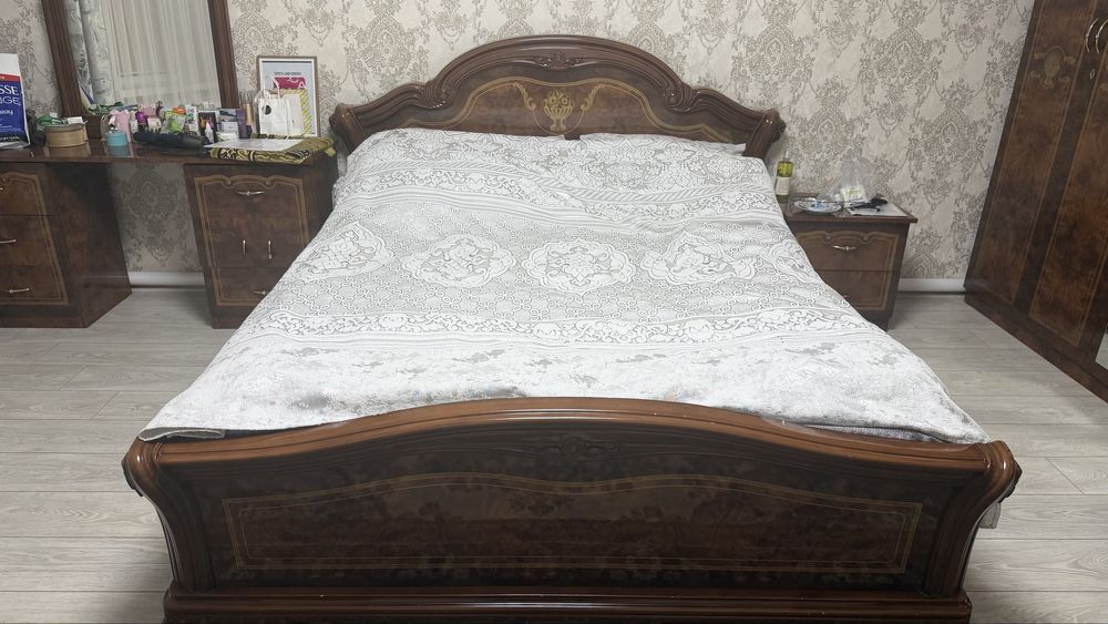 Спальный гарнитур