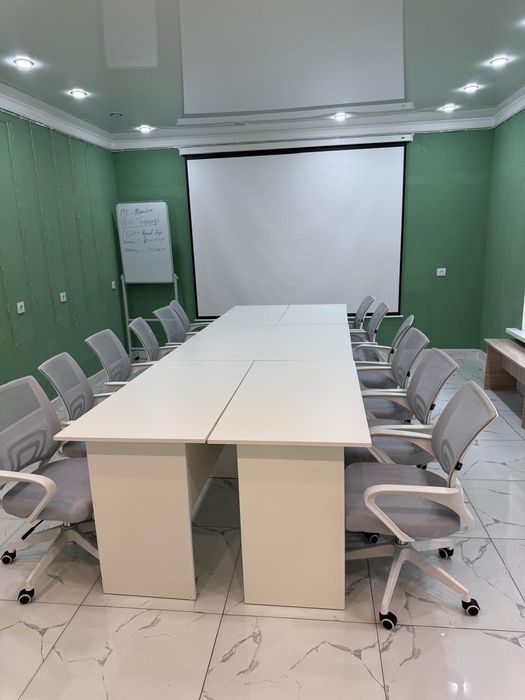 Продам стол и стулья для офиса