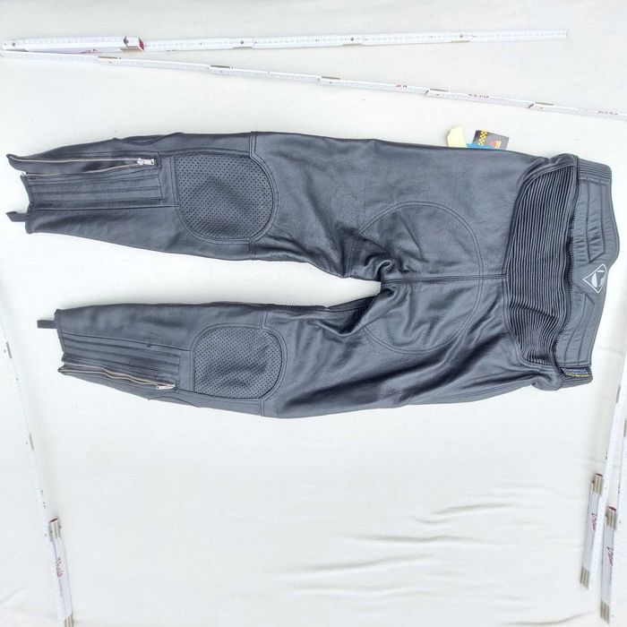 O sa vand pantaloni de piele pentru MOTO!!!
NOU! Germania!