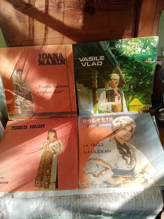 17 bucăți discuri de vinil din perioada comunistă