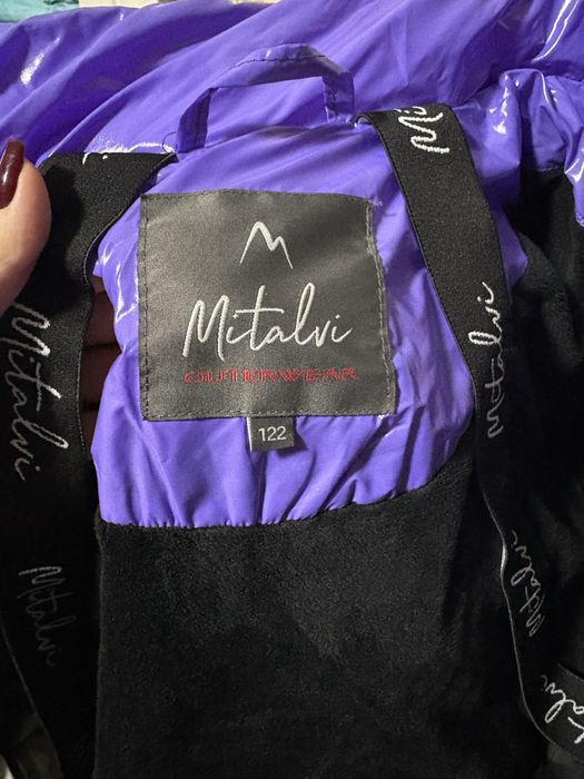 Продается зимний комбинезон на девочку