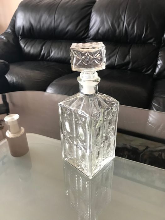 Красива бутилка за вино / уиски / ликьор