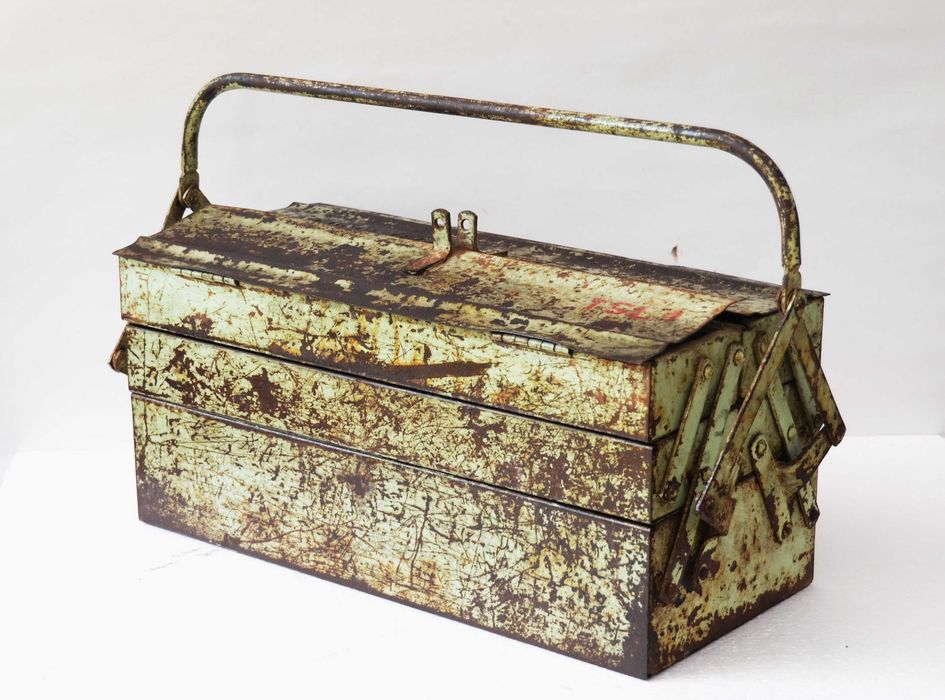 Lada veche de scule Brasov pentru masina, camion, tractor perioara RSR