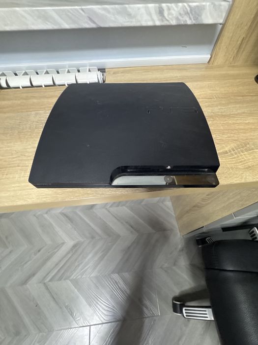 Продам плейстейшен 3 более 150 игр без джостиков