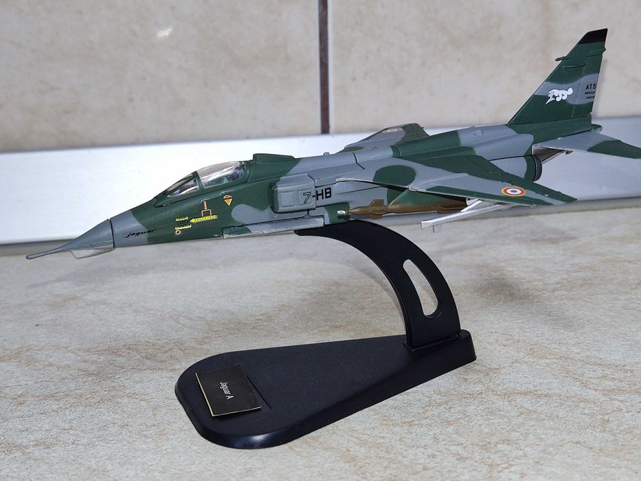 Avion metalic JaguarA scara 1:100