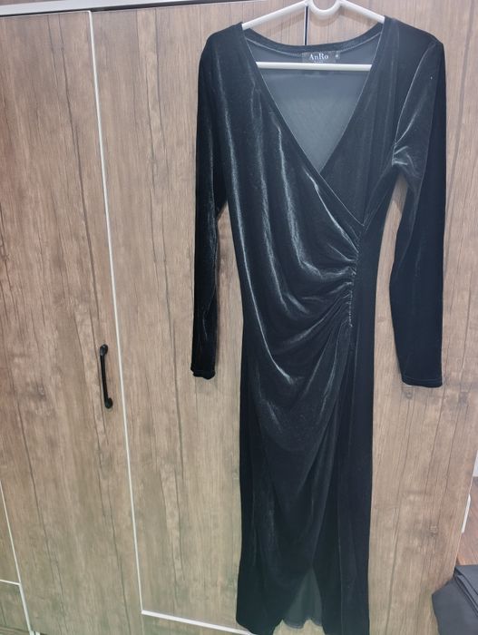 Продам женские платья