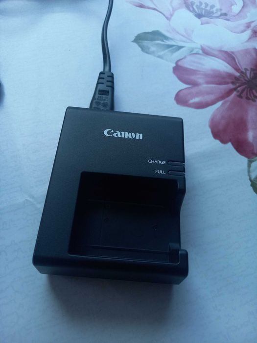 Фотоапарат Canon EOS 1200 D