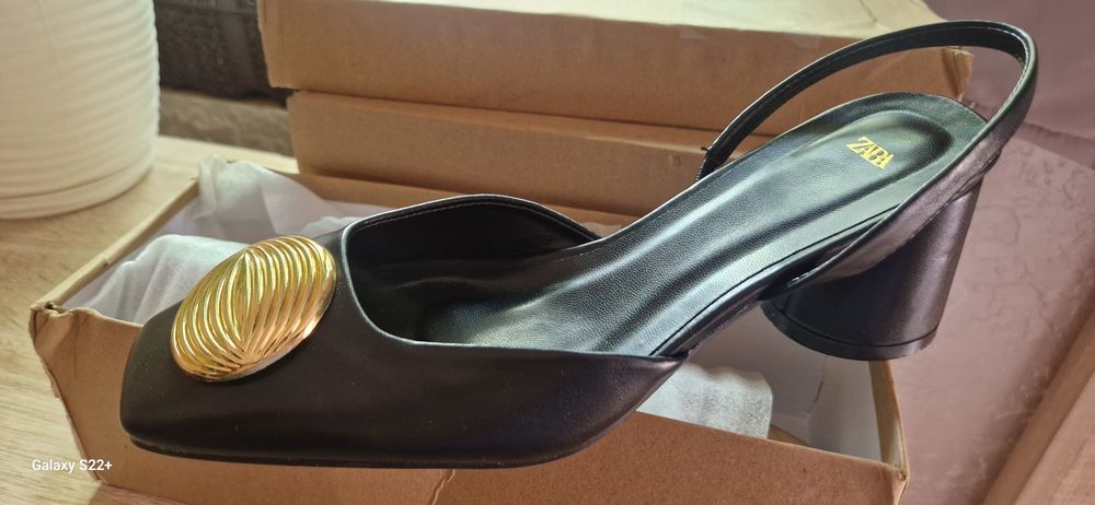 Босоножки  38 размер