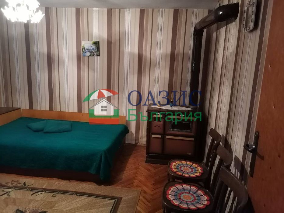 Къща на 3 етажа 252 кв. м.+двор 690 кв. м.+два гаража,център Свети Влас,България,