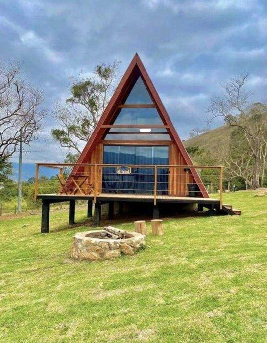 Cabana stil A Frame si casa din structura de lemn de vanzare