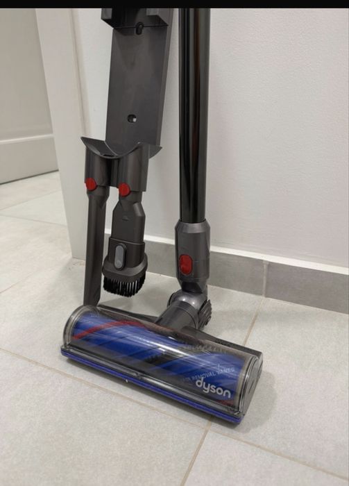 Aspirator Dyson v8