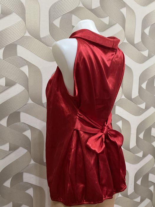 атласная блузка без рукавов