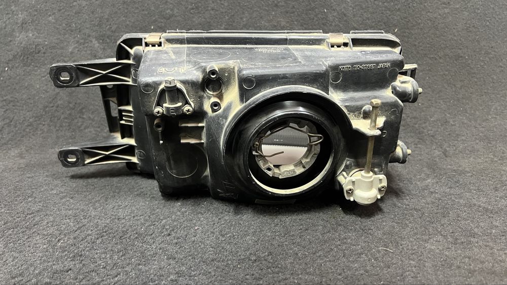 Правая фара Митсубиси RVR