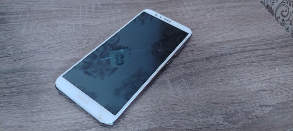 Приставка и телефон