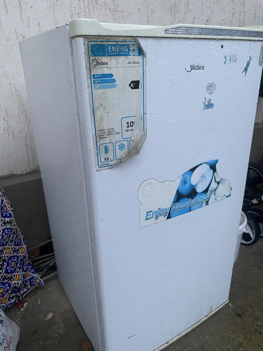 Холодильник срочно продам