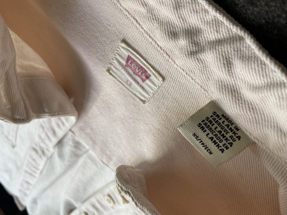 светло-розовая рубашка из плотной джинсы джинсовая рубашка Levi’s
