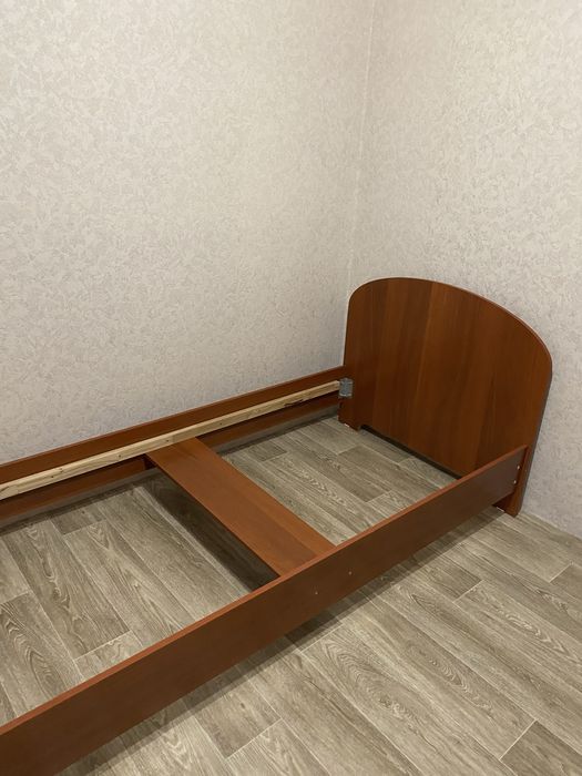 Продам кровать с матрасом
