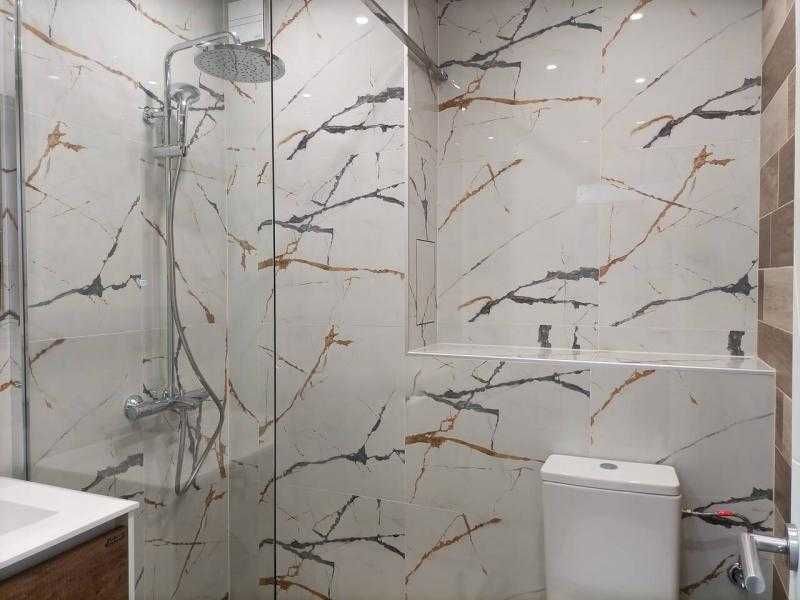 Дава се под наем Двустаен апартамент в Бургас, Център - 70 кв.м за 612 € - Снимка #12