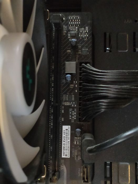 Корпус, 12100f, h610, блок питания 650w, ddr4 8gb 3200, 256gb sata ssd
