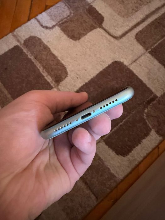 Продавам Iphone 11 128GB