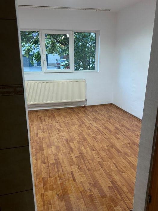 Dau în chirie garsonieră în velența