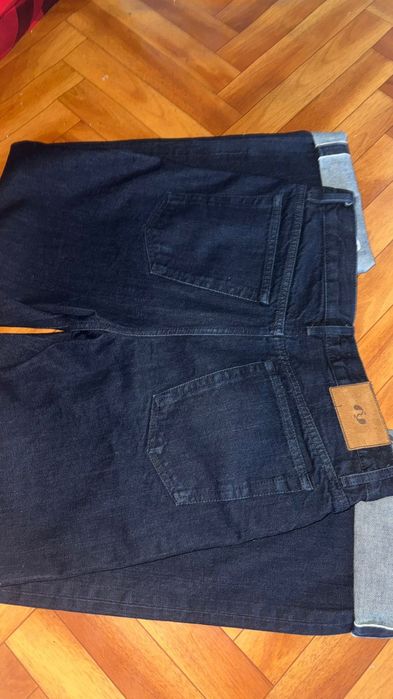 Джинсы ZARA 
Джинсы