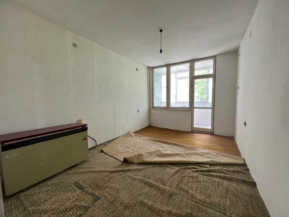 Продава се Тристаен апартамент в Търговище, Център - 90 кв.м за 901 €/кв.м - Снимка #2