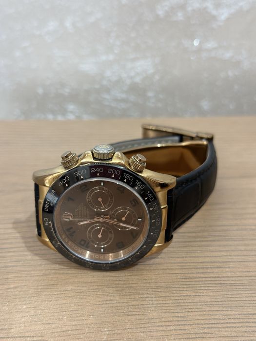 Дамски часовник с кожена каишка