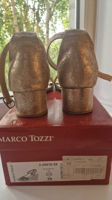 Продам кожаные босоножки Tamaris