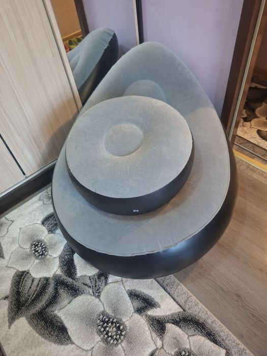 Кресло и табуретка 20€.